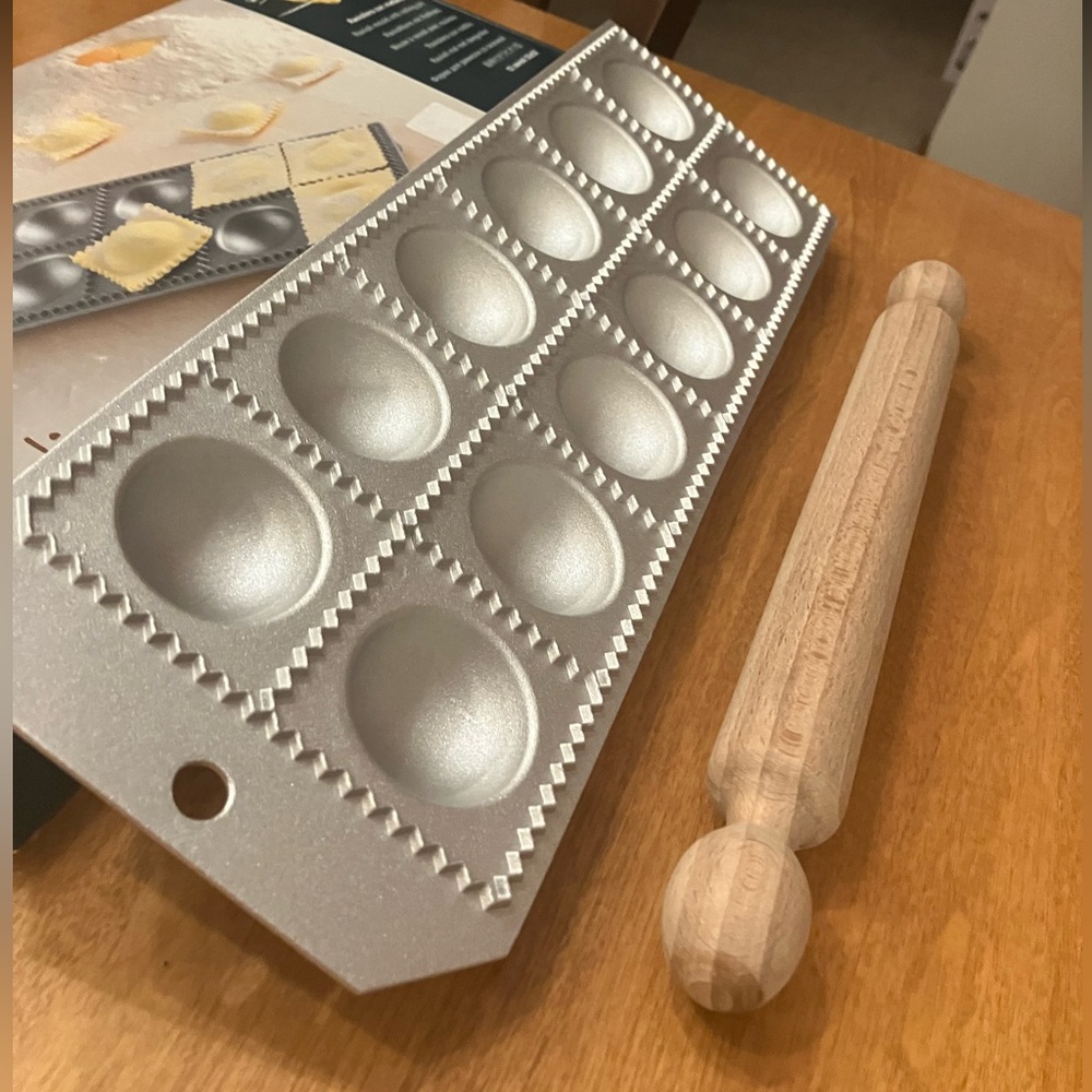 Ravioliera  Ravioli tray with pin